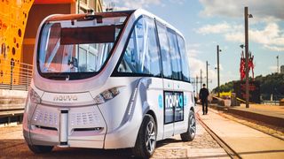 Die Logistikbranche leidet nicht nur unter Fachkräfte- respektive Fahrermangel, weshalb autonome Fahrzeuge (Bild) in den Fokus rücken. Seit dem Ukrainekrieg ist sie verstärkt das Ziel von Cyberattacken. Bitkom ist der Frage nachgegangen, was die Unternehmen dagegen tun. (Bild: Navya)