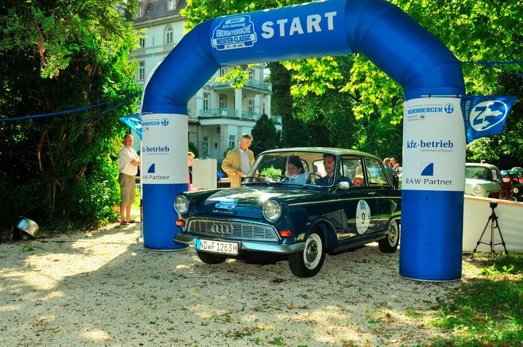 Und los geht’s: Der DKW F12 (Baujahr 1963) war im Grunde ein weiterentwickelter DKW Junior de luxe. Aber mit Luxus, wie wir ihn heute verstehen,  hatte dies wenig zu tun.  (Bild: Zietz/»kfz-betrieb«)