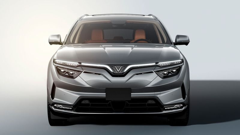 Erkennungszeichen von Vinfast ist das patriotische „V“ als LED-Signatur im Kühlergrill. (Bild: Vinfast)