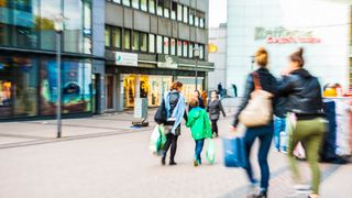 einzelhandel-einkaufstrasse-im-zoom-in-essen-stockpack-adobe-stock-scaled (Quelle: Gerhard Seybert - Adobe Stock)