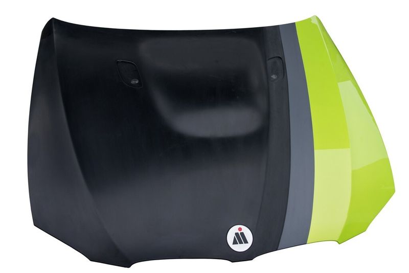 Beispiel für die fußgängerfreundliche Motorhaube mit Wabenkern in sogenannter Honeycomb-Struktur samt Beleg für die Möglichkeit, diese auch mit einer Class-A-Oberfläche auszustatten. (Bild: Hennecke)