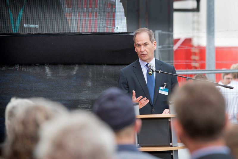 Randy Zwirn, CEO der Division Power Generation Services, auf der Schiffstaufe der Esvagt Faraday in Hamburg. (Siemens)