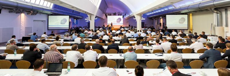 11. Anwenderkongress Steckverbinder: Steckverbinder sind nicht nur das neue Thema im Automotive-Bereich. Sie bilden auch das Rückgrat moderner Automatisierungssysteme. Über aktuelle Entwicklungen informierten sich im Juni 2017 knapp 350 Teilnehmer. Die begleitende Fachausstellung war ausgebucht.(Bild:  Stefan Bausewein / Elektronikpraxis)