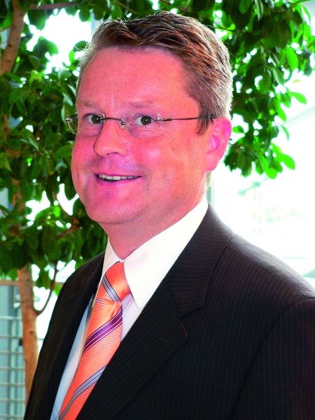 Dipl.-Ing. Heinrich Peper, Projektingenieur Schuler Pressen GmbH & Co. KG: „Die Servopresse bietet durch ihre variable Einrichtgeschwindigkeit unter anderem einen feinfühligen Tryoutbetrieb; damit werden dem Anwender in einer Maschine viele Optionen geboten.“ (Archiv: Vogel Business Media)
