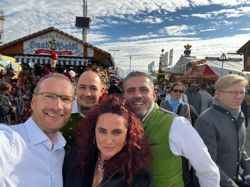 Besa, IT-BUSINESS, mit (v. r.) Ramin Ghassemi, Dworak Andreas und Torsten Koch, Cybereason. (Bild: Vogel IT-Medien GmbH)