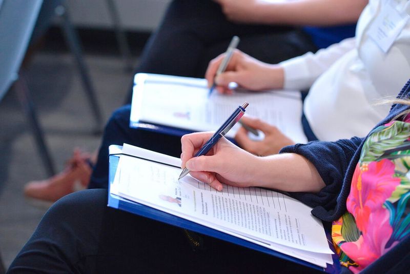 Dabei stellte sie eine Usability Studie zum Einsatz aktueller Augmented Reality Brillen vor und zeigte die Stärken und Schwächen der Technologie.  (J. Untch / Vogel Communications Group GmbH & Co. KG)