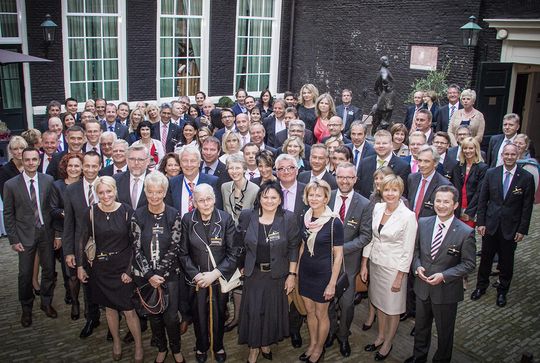 Auszeichnung für die Opel-Händler in Amsterdam – zum Vergrößern bitte klicken.(Foto:  Opel)