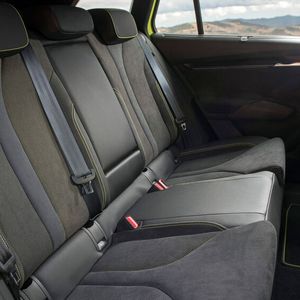 Auch in den Stromern des VW-Konzerns geht es hinten geräumig zu.(Bild:  Skoda)