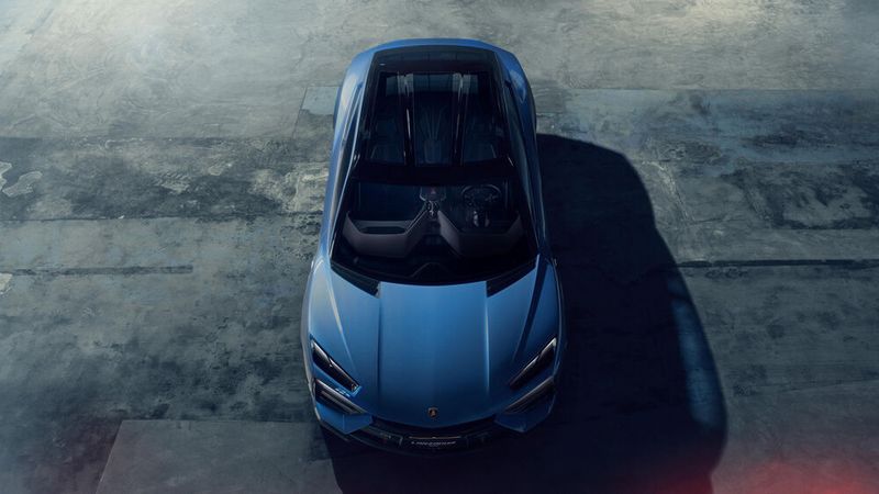 Innen finden sich 2+2 Sitzplätze. (Bild: Lamborghini)