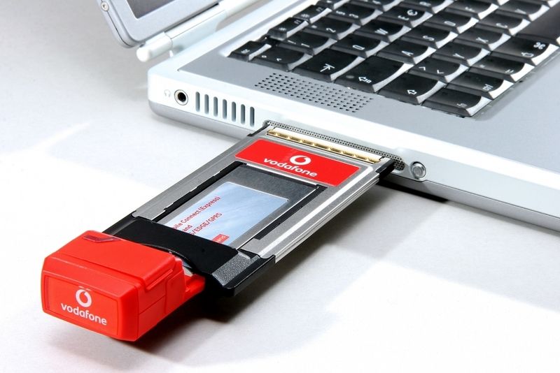 Derzeit ziehen Endkunden eine UMTS-Steckkarte der integrierten Technologie vor. (Archiv: Vogel Business Media)