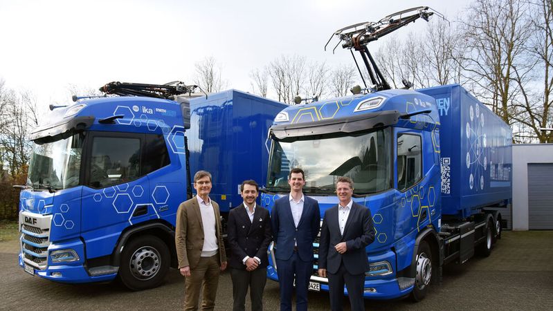 Vom 01.01.2022 bis 31.12.2025 lief das Forschungsprojekt "BEE: BEV Goes eHighway". Im Rahmen dessen haben das ika und das PEM der RWTH Aachen zusammen mit DAF Trucks zwei DAF XD Electric  um ein neu entwickeltes Pantographensystem erweitert. (Bild:  ika RWTH Aachen)