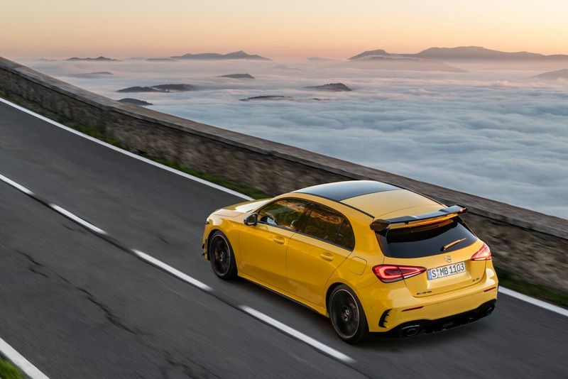In 4,7 Sekunden sprintet der 4,44 Meter lange Kompaktkracher aus dem Stand auf Tempo 100. (Bild: Mercedes-Benz)