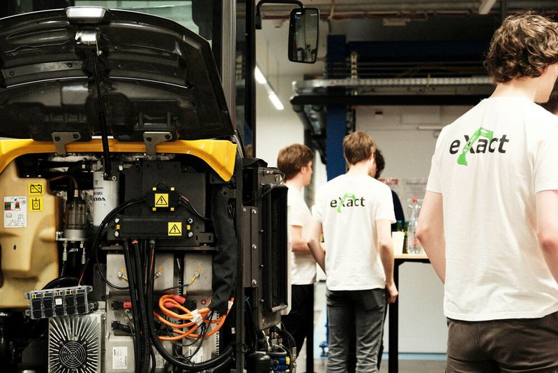 Während der Greifarm heutiger Bagger hydraulisch betrieben wird, setzt jener des ETH-​Teams auf elektrische Linearantriebe, die besonders effizient sind. (Bild: D-MAVT / ETH Zürich)