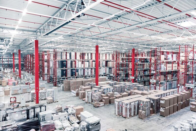 In den fünf Bereichen des neuen Logistikzentrums in Raunheim befindet sich ein Hochregallager mit 47.000 Palettenstellplätzen. (Simon Hegele)