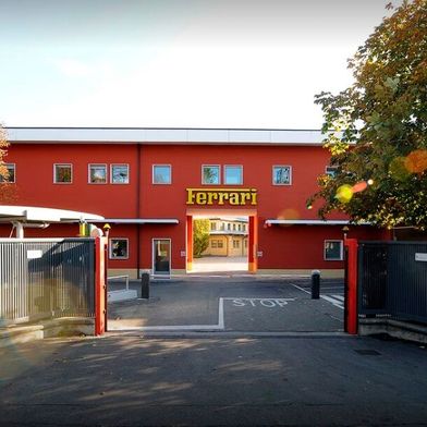 Lauf Perdchen lauf! Ferrari verkauft zwar weniger Autos, doch der Gewinn ist deutlich angestiegen – allen Analystenerwartungen zum Trotz. Erfahren Sie hier, was den Italienern derzeit den Rücken stärkt ... (Bild: Ferrari)