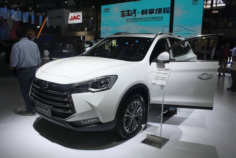 In Peking haben die SUV-Festspiele begonnen. JAC etwa hat ein neues Mini-SUV im Programm. (SP-X/Mario Hommen)