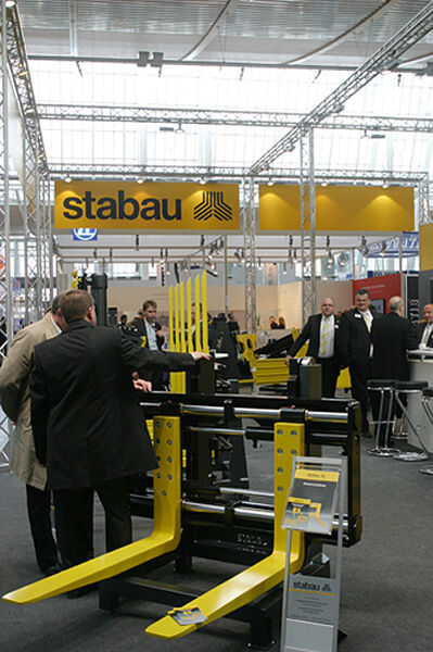 Stapleranbaugeräte nach Maß präsentiert die Stabau GmbH aus Meschede. (Archiv: Vogel Business Media)