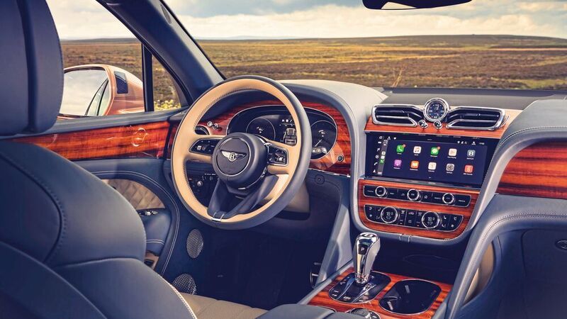 Das Infotainmentsystem mit riesigem Touchscreen erlaubt die drahtlose Einbindung von Smartphones. (Bentley)