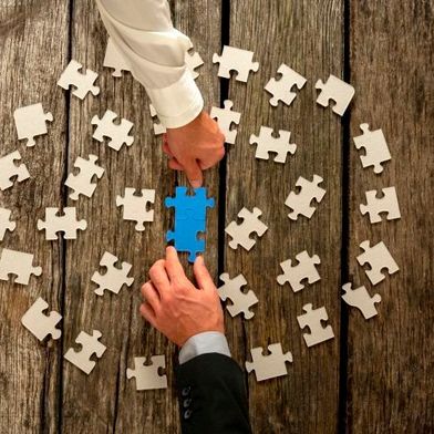 Der Weg zur KI-Reife führt über Skill-Transparenz: Wer die Fähigkeiten der Belegschaft kennt, kann künstliche Intelligenz gezielt für Recruiting, Projektbesetzung und Weiterbildung einsetzen. (Bild: © Gajus - stock.adobe.com)