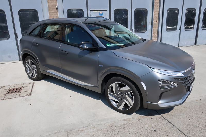 Die Preisliste des Hyundai Nexo startet bei 69.000 Euro. Dafür ist das Modell schon sehr gut ausgestattet. (Bild: Wehner / kfz-betrieb)