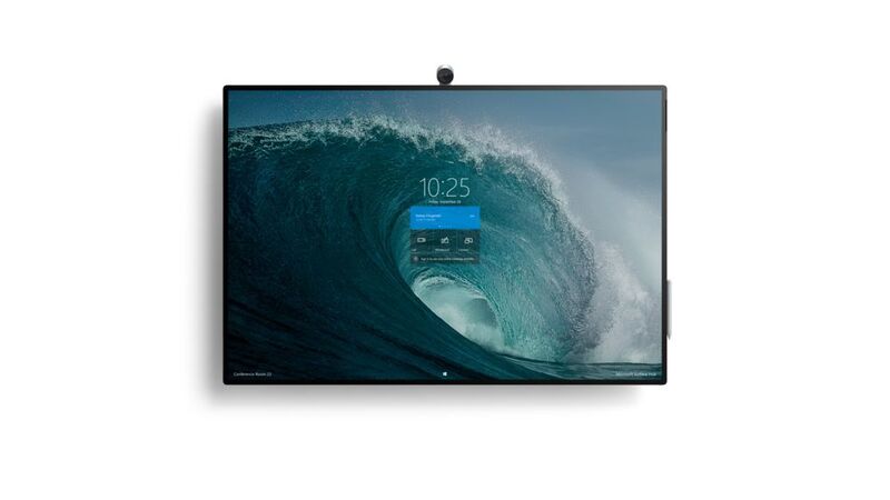 Das durch Gorilla Glass geschützte Touch-Display mit Stifterkennung stellt beim Surface Hub 2S 3.840 x 2.560 Pixel dar. Als Betriebssystem dient weiterhin eine angepasste Version von Windows 10. (Microsoft)