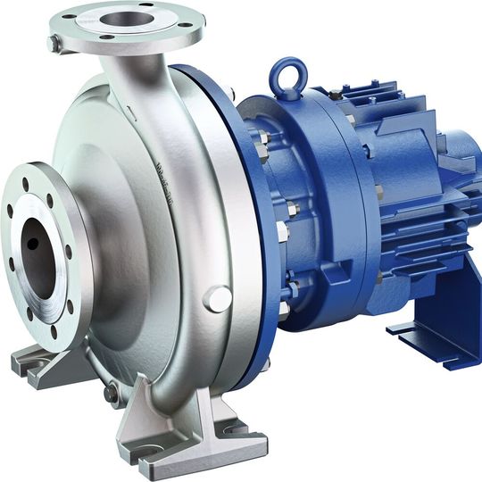 Zu den in der alkalischen Elektrolyse bewährten Pumpen gehört die horizontale Spiralgehäusepumpe mit Magnetkupplung Magnochem, die als Blockausführung oder in Prozessbauweise erhältlich ist.(Bild:  KSB)