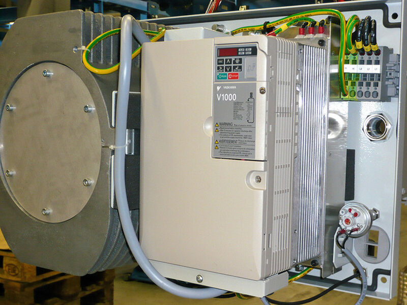 Mit Frequenzumrichtern lassen sich Pumpen und Kompressoren bedarfsgerecht regeln. (Bild: Yaskawa)