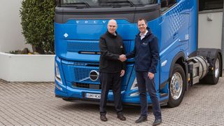 Christian Sahr, Geschäftsführer Allianz Center for Technology (links) und Matthew Avery, Direktor für strategische Entwicklung bei Euro NCAP (rechts) (Bild: Euro NCAP)