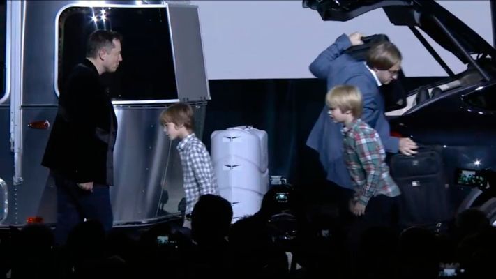 Neben dem hinteren Kofferraum ... (Bild: Tesla)