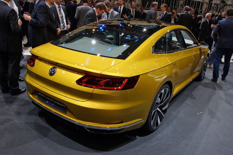 Das Heck mit Sicken und Kanten wird auch bei Audi und Seat verstärkt eingesetzt.  (Foto: ampnet/Aike Coordes)