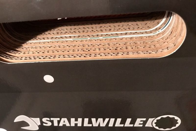 Mit einigen Lagen Kartonage erzielt Stahlwille den gleichen Schutzeffekt wie mit Plastikinlays, nur viel umweltfreundlicher. (Holz/»kfz-betrieb«)