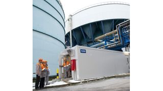 Für die hohe Zuverlässigkeit der Online-Messwerte ist neben den Messgeräten auch die zentrale Position des Containers in der Kläranlage verantwortlich, direkt neben der Turmbiologie. (Bild: Currenta)