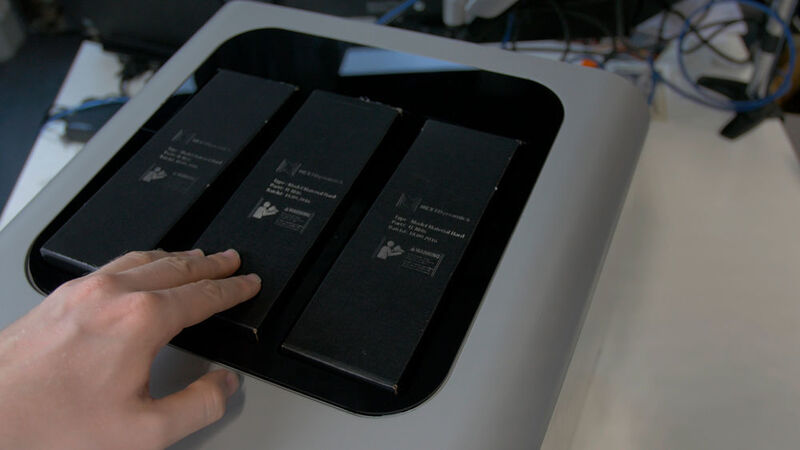 Cartridges für den 3-D-Drucker. Der NexD1 verwendet eigene Materialcartridges, die allerdings DRM-frei sind. (Next Dynamics)