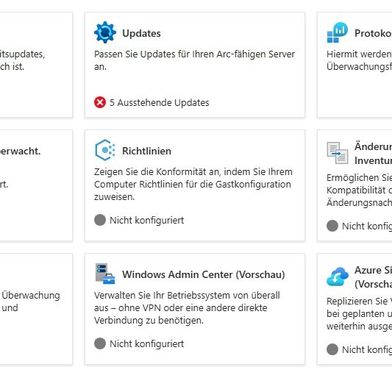 Nach der Azure Arc-Anbindung lassen sich zahlreiche Dienste aus Azure nutzen, auch Protokollierung und Überwachung. (Bild: Joos - Microsoft)