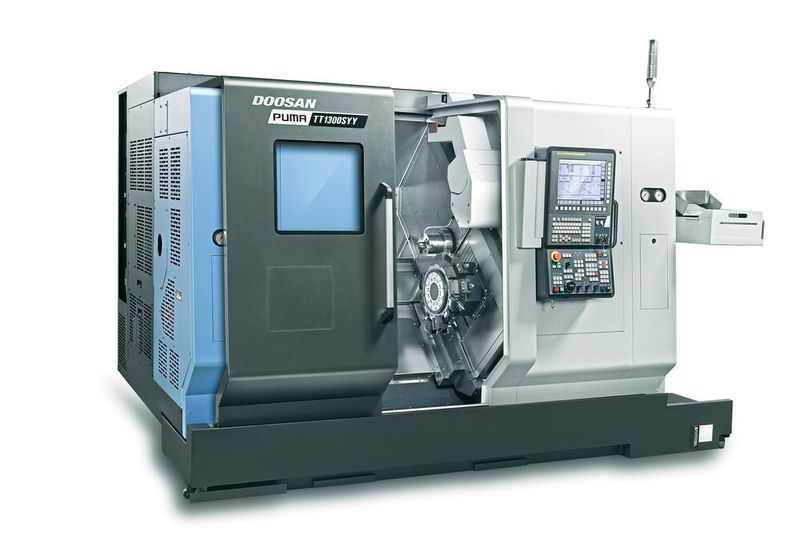 Nun in ganzer Pracht: Der neueste der drei Puma-Vertreter von Doosan ist die TT1300SYY, ein Drehzentrum, mit Doppelspindel, Doppelrevolver sowie doppelter Y-Achse. Er sei besonders für die Luft- und Raumfahrtindustrie sowie die Medizintechnik konzipiert. Halle 6 am Stand A71 auf der AMB 2018. (Doosan)