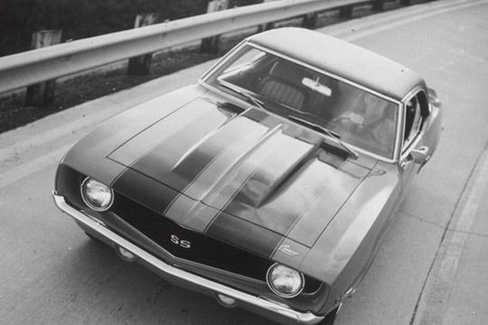 Die graue Plastikwüste hat in dem Sportcoupé mit dem charismatischen Namen nichts zu suchen. Lenkrad, Sitze und Verkleidungen – nahezu alles ist lieblos zusammengeschustert. (Archiv: Vogel Business Media)