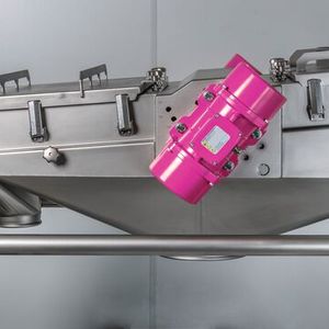 Nicht nur Kunden mit höchst hygienesensiblen Produktionsumgebungen profitieren von den Weiterentwicklungen der Siebmaschine, sondern auch Anwender aus dem Chemie- und Kunststoffbereich. (Bild:  Engelsmann)