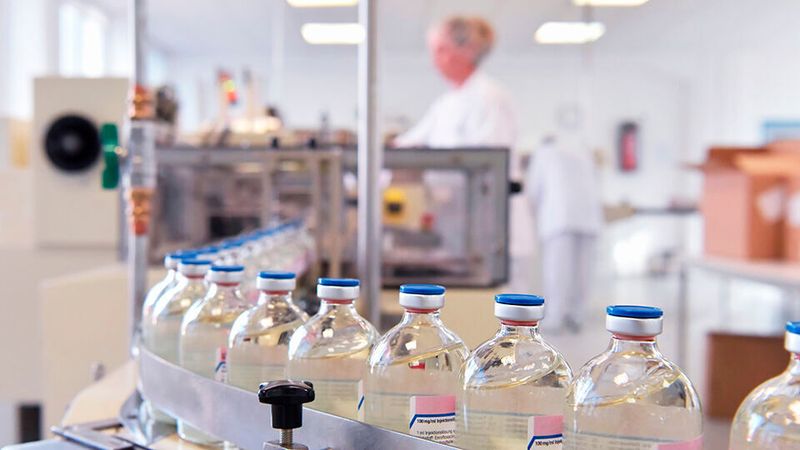 Mit moderner Produktionssoftware wie FASTEC 4 PRO lassen sich Kurzstillstände automatisiert und präzise erfassen.(Bild:  ©industrieblick - stock.adobe.com)