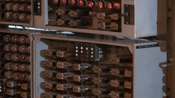 Ein historischer Moment: WITCH, der älteste funktionstüchtige Computer der Welt wird nach drei Jahren Restaurierung gebootet und so wieder zum Leben erweckt (Bild: TNMOC)