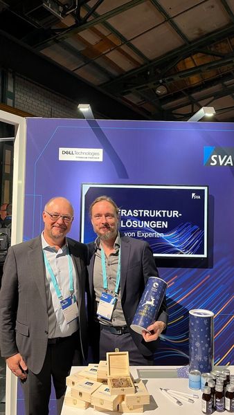 Passende Infrastrukturlösungen gibt es von SVA: Kristian Behrens (l.) und Christian Nagel (Bild: Vogel IT-Medien GmbH)