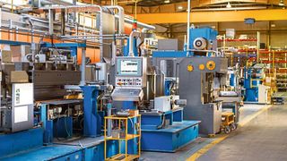 Der HCOB Einkaufsmanagerindex Deutschland (EMI) hat wenig positive Aussichten für das verarbeitende Gewerbe. (Bild: nordroden - stock.adobe.com)