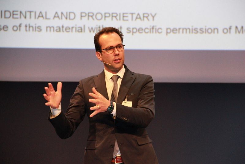 Marktanalyst Nicolai Müller stellte auf dem Forum eine Studie von McKinsey vor, nach der CFK die Palette der Leichtbauwerkstoffe erweitern wird. Eine Substitutionswelle sei jedoch nicht zu erwarten. (Kraus)