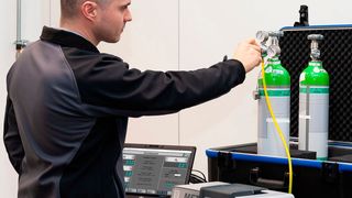 Ab sofort können KÜS-Partner ihre Abgasuntersuchungsgeräte über das Kalibrierlabor DIQ-Zert Dakks-konform kalibrieren lassen. (Bild: KÜS)