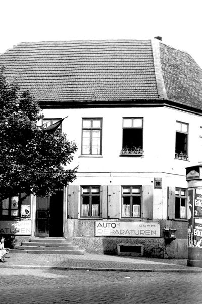 So sah die Werkstatt in den Zwanziger- und Dreißigerjahren aus. Bereits 1936 startete der Betrieb die Zusamenarbeit mit Mercedes-Benz. (Bild: Autohaus Heinrich Göbel)