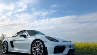 Der Porsche 718 Spyder ist alles andere als ein gewöhnlicher Porsche. (Jens Scheiner/Automobil Industrie)