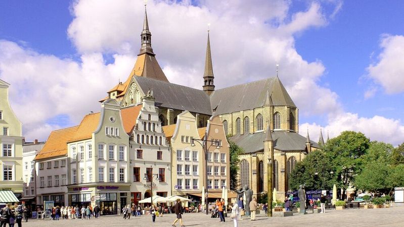Nahe Rostock soll ab 2027 ein Rechenzentrum entstehen, in dem auch die Daten für Lehrerarbeitsplätze gespeichert werden könnten.(Bild:  frei lizenziert /  Pixabay)