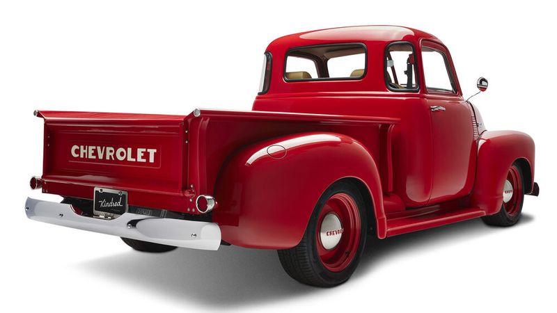Im hinteren Kotflügel befindet sich eine kleine Tankklappe, hinter der sich die Ladebuchse verbirgt. (Bild: Kindred Motorworks)