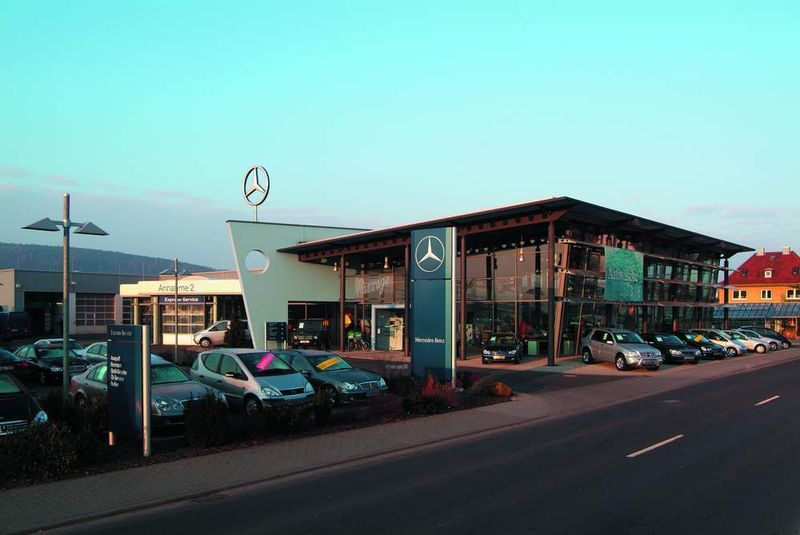 Die Kunzmann-Passage in Wörth in der Landstraße 62 ist ein reines Mercedes-Benz-Autohaus. (Archiv: Vogel Business Media)