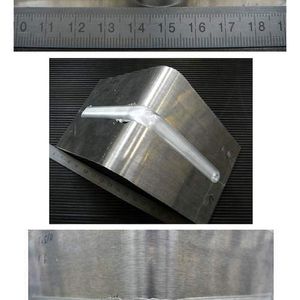 Bild 2: Die rührreibgeschweißten Bleche mit einem Außenradius von 14,5 mm wurden mit einer exakten Bahnführung (a) und mit einer optimierten Schweißbahn (b und c) gefügt.