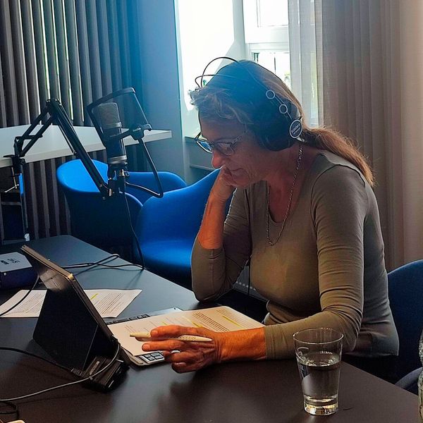 „Ein fundiertes Verständnis aller Disziplinen der Pharma ist der Schlüssel, um ein übergreifendes Dekarbonisierungskonzept zu entwickeln und auch in die Praxis umzusetzen.“ - Anke Geipel-Kern, leitende PROCESS-Redakteurin im Gespräch mit Hans Eder, Associate Director bei Zeta (Bild: PROCESS)